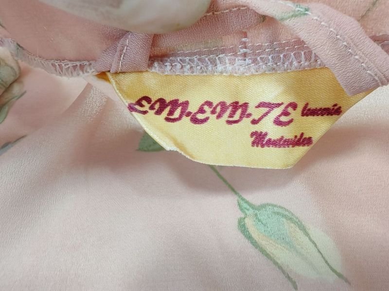 Vestidos y Salto de Cama de Dama en Buen Estado - imagen 10