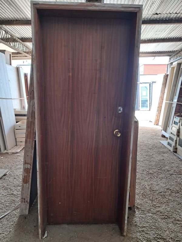 2 Puertas de Interior Doble Placa Enchapadas en Petiribí