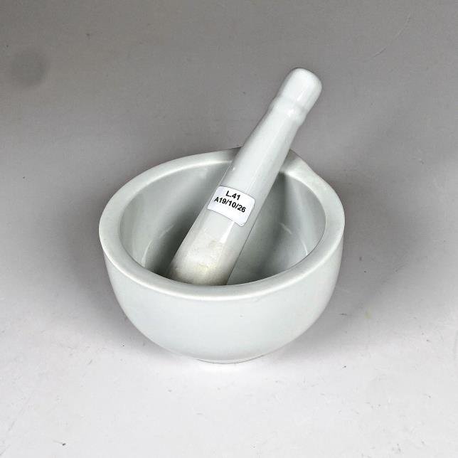 Mortero de Porcelana Blanco con Mano - Diámetro 13 cm