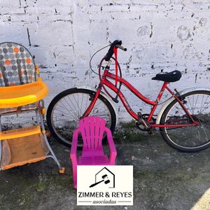 Lote anterior: Bicicleta Roja, Silla de Bebé y Silla Plástica