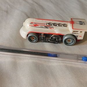 Vehículo a Escala Hot Wheels HW Bullet Transporte Rápido - imagen 1