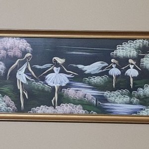 Set de 2 Cuadros con Láminas de Bailarinas y Paisaje Japonés, Marco Dorado - imagen 2