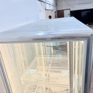 Exhibidor de Postres Refrigerado con 4 Caras Vidriadas y Luz LED - imagen 6