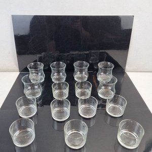 Lote anterior: Set de 15 Vasos de Vidrio con Diseño Ondulado