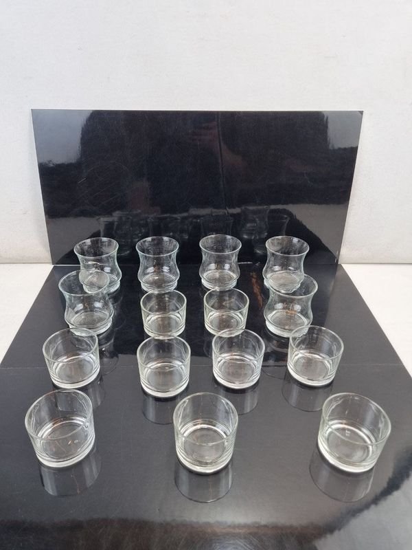 Set de 15 Vasos de Vidrio con Diseño Ondulado