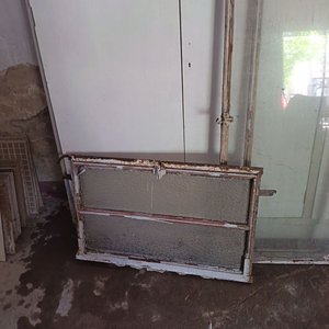 Aberturas Varias, Cama Antigua Sin Parrilla y Respaldo - imagen 5