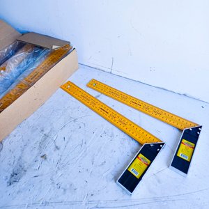 Lote siguiente: 12 Escuadras de Carpintero 14" Norstar