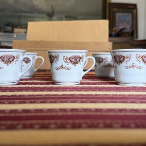 Juego de Tazas y Platos de Porcelana China con Detalles Florales - imagen 5