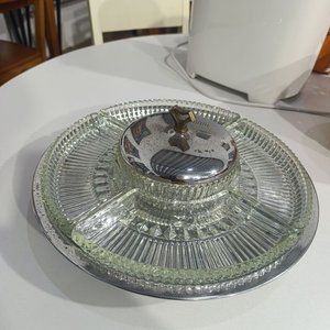 Lote siguiente: Copetinero Giratorio de Metal y Vidrio Prensa con Tapa
