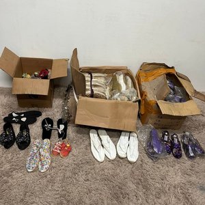 Lote anterior: Lote de Más de 60 Pares de Calzado: Alpargatas Yute, Sandalias Violetas y Zapatillas