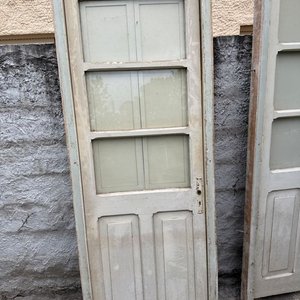 Dos Puertas de Madera con Postigones, Marcos y Llaves - imagen 3