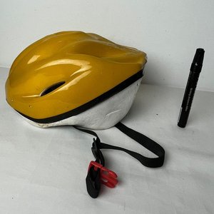 Casco de Bicicleta Amarillo con Cierre Ajustable - imagen 3