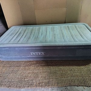 Lote siguiente: Colchón Inflable Intex con Compresor Eléctrico Integrado
