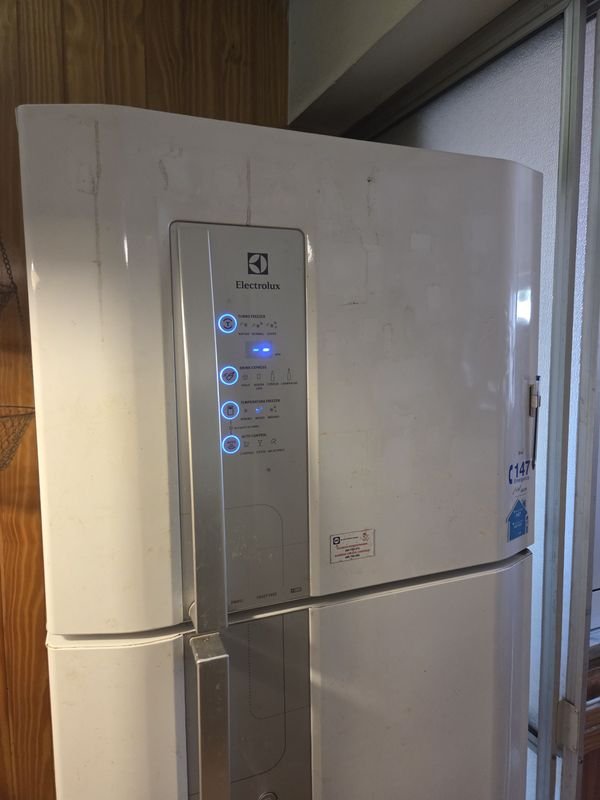 Electrolux Gran Heladera con Dispensador de Agua Externo - imagen 2