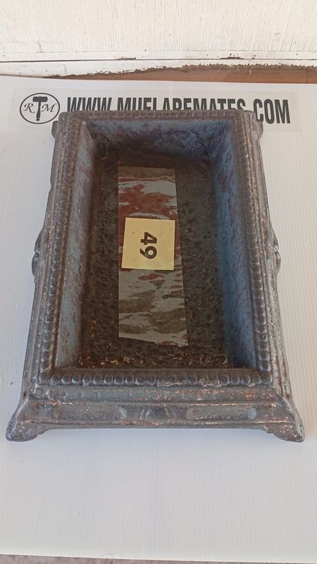 Salivero antiguo de hierro para almacenamiento - imagen 3