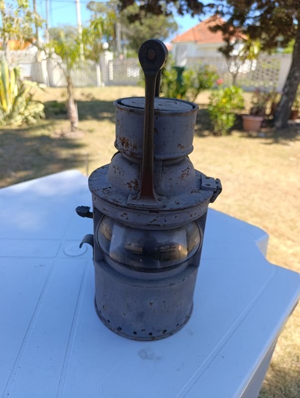 Lote anterior: Faro antiguo para señales de luz