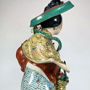 Figura de Porcelana China: Diosa Magu con Venado y Canasto, 39 cm - imagen 4