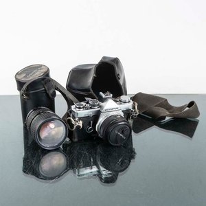 Lote siguiente: Cámara Olympus OM-2 con Lente Osawa 35-70mm y Accesorios