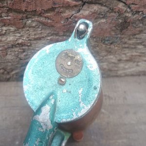 Antiguo Tomé de Oveja para Exprimir Cítricos - imagen 2