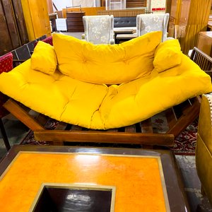 Lote siguiente: Sofá Futón Amarillo Estilo Japonés