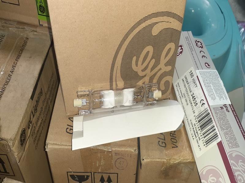 Cajas de Lámparas Halógenas GE 150W