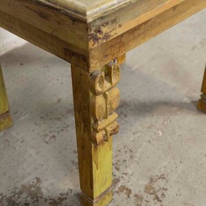 Mesa de Living Rústica Tallada y Pintada con Detalles de Desgaste - imagen 3