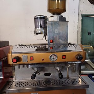 Lote siguiente: Máquina de Café Rilo Profesional de 2 Brazos con Molinillo