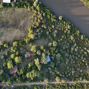 Terreno con Edificaciones y Río en Colonia - imagen 2