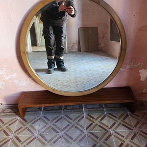 Espejo Redondo Biseado con Repisa de Madera Maciza - imagen 1