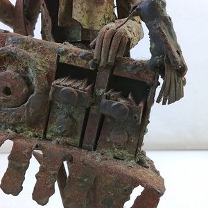 Escultura de Hierro 'Chilindro': Hombre con Grabador y Pipa - imagen 8