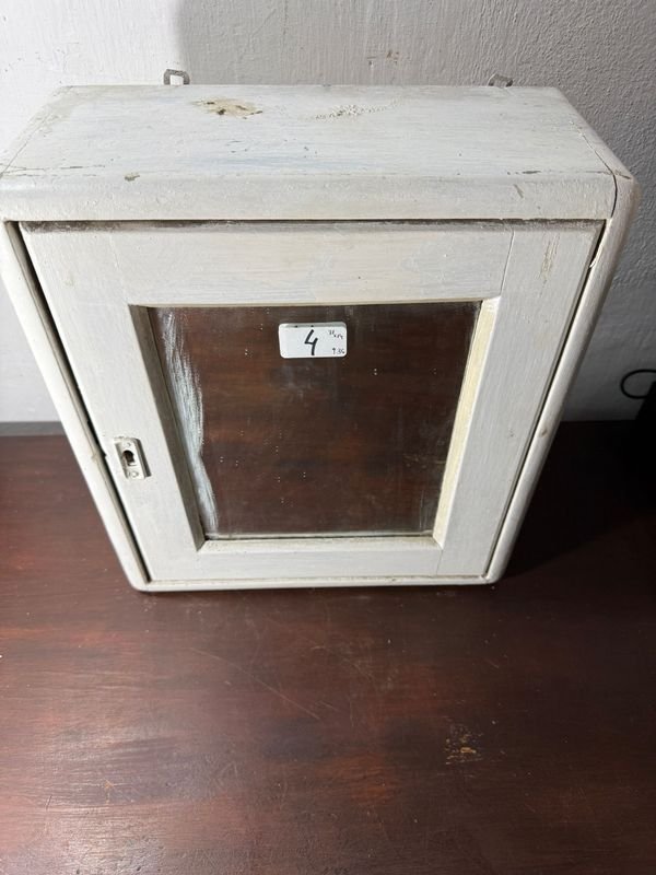 Botiquín de madera para colgar con espejo - imagen 1