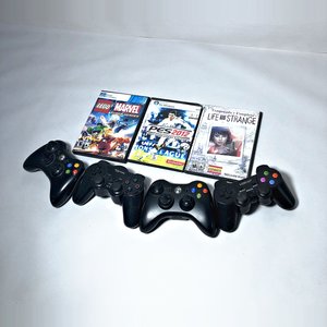 Lote de 4 Joysticks de Consola y 3 Videojuegos de PC en Caja - imagen 1