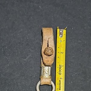Llavero de Cuero con Detalle Trenzado y Grabado DS - imagen 4