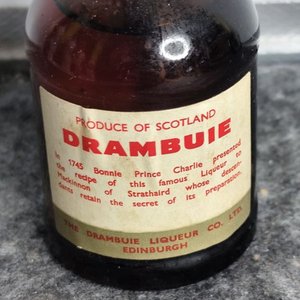 Botellita de Licor Drambuie Sellada con Contenido - imagen 3