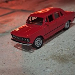 Auto Coleccionable Rojo Metálico con Caja Original - imagen 2