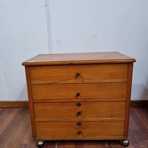 Lote anterior: Cajonera Auxiliar de Madera con 4 Cajones y Ruedas