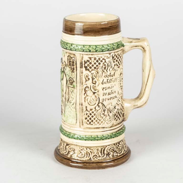 Jarra de cerveza cerámica con escenas en relieve - imagen 2