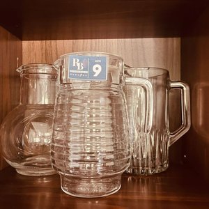 Lote siguiente: Jarras de Vidrio Transparentes con Asa