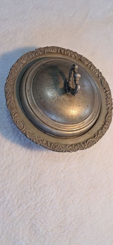 Centro de Mesa con Tapa de Platina Antigua