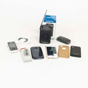 Lote anterior: Lote de Teléfonos y Radio Portátil Punktal