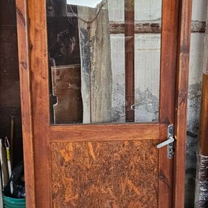 Lote siguiente: Puerta madera buena calidad con marco