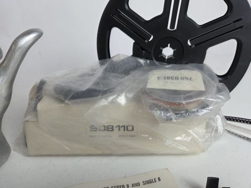 Proyector de 8 mm con manuales en muy buen estado general - imagen 11