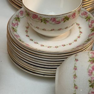 Juego de Vajilla Inglesa de Loza con Diseño Floral Rosa - imagen 12