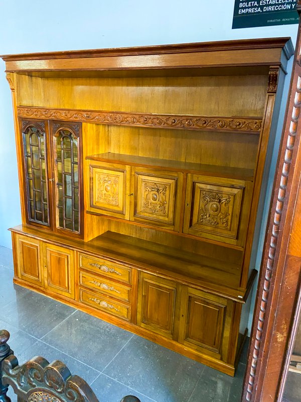 Mueble de madera con vitrina y cajones - imagen 1