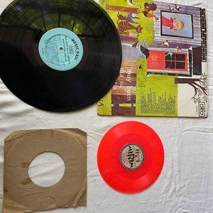 Lote siguiente: Discos de Vinilo Usados: Música y Coleccionismo