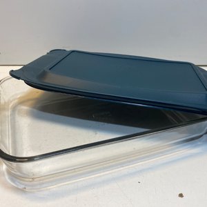 Juego de 3 piezas: Fuente de vidrio Pyrex con tapa azul, fuente de vidrio y canasto de mimbre - imagen 5
