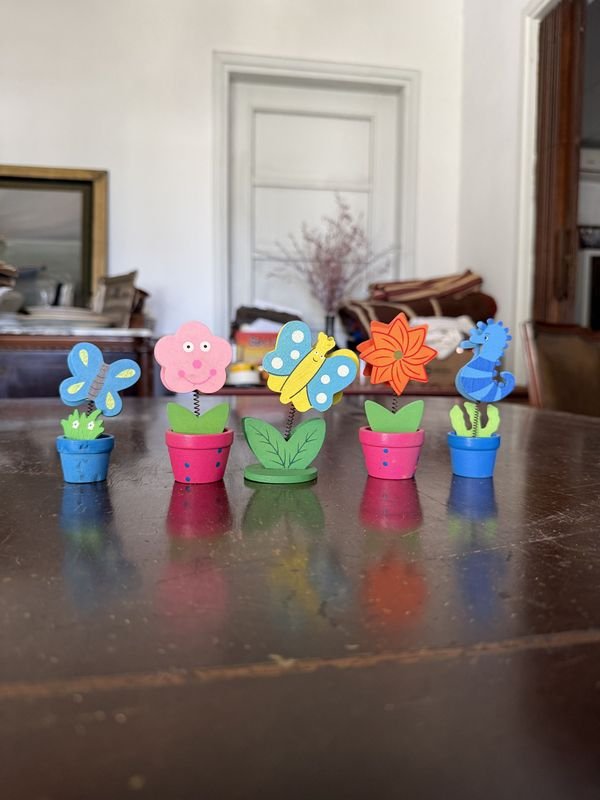 Adornos de Madera Pintados a Mano: Flores, Animales y Mariposas