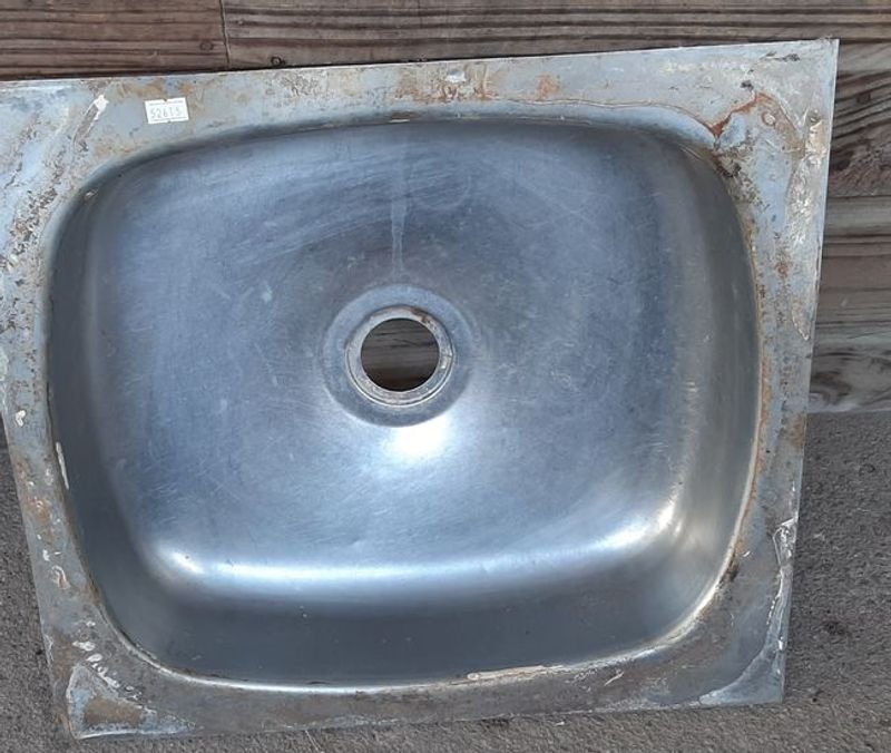 Palanganas de acero inoxidable en mal estado - imagen 2