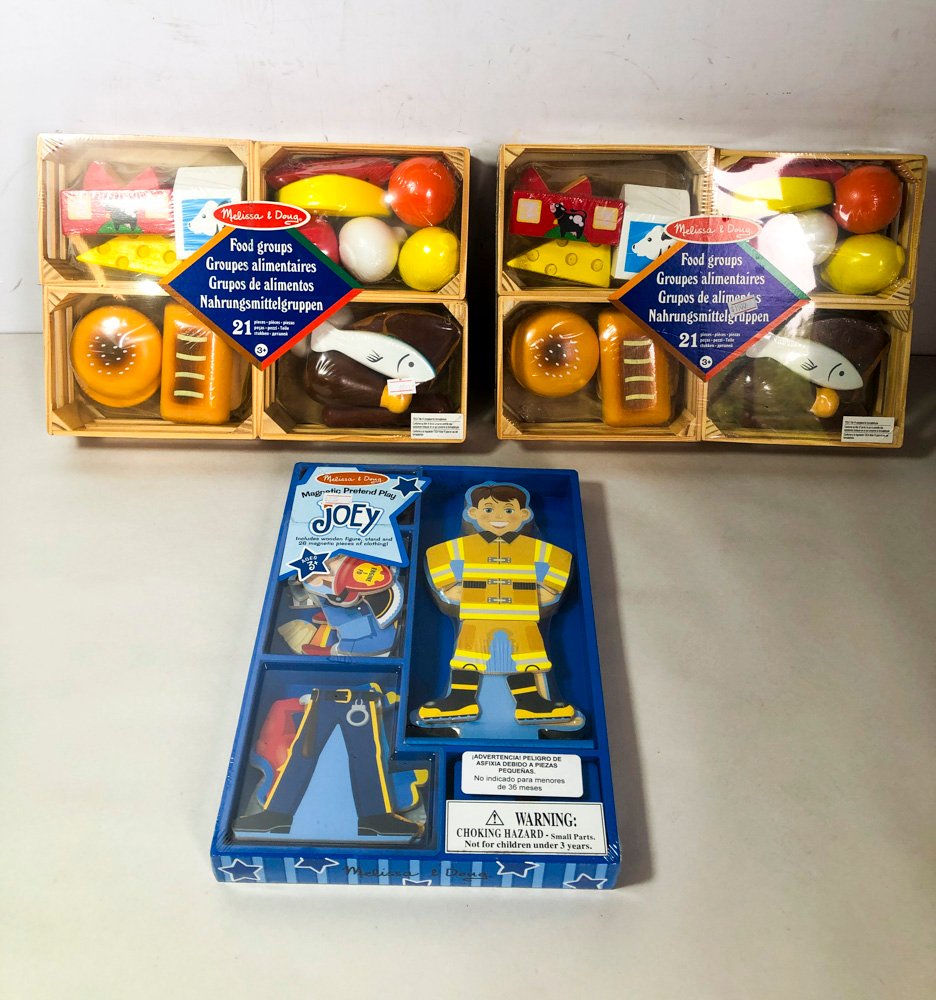 Melissa & Doug: Dos Sets de Alimentos y Juego Magnético de Disfraces