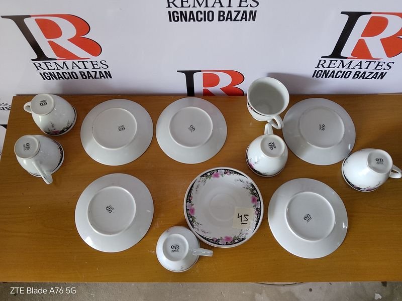 Juego de té porcelana con patrón floral - imagen 3